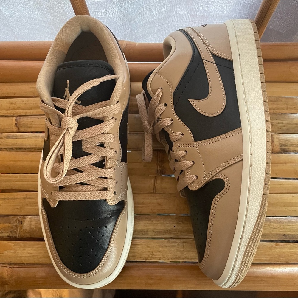 Nike Women's Sneakers Black and Tan Low-Top